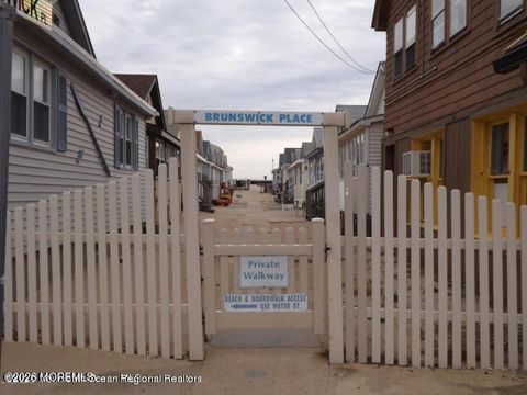 Homes For Sale - 4 Brunswick Place<br/> Point Pleasant Beach, NJ 08742