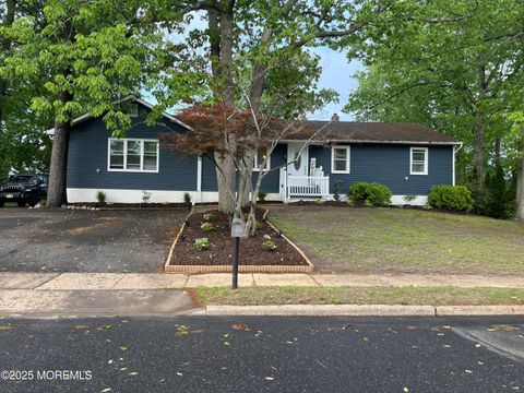 53 Darien Road Howell NJ 07731