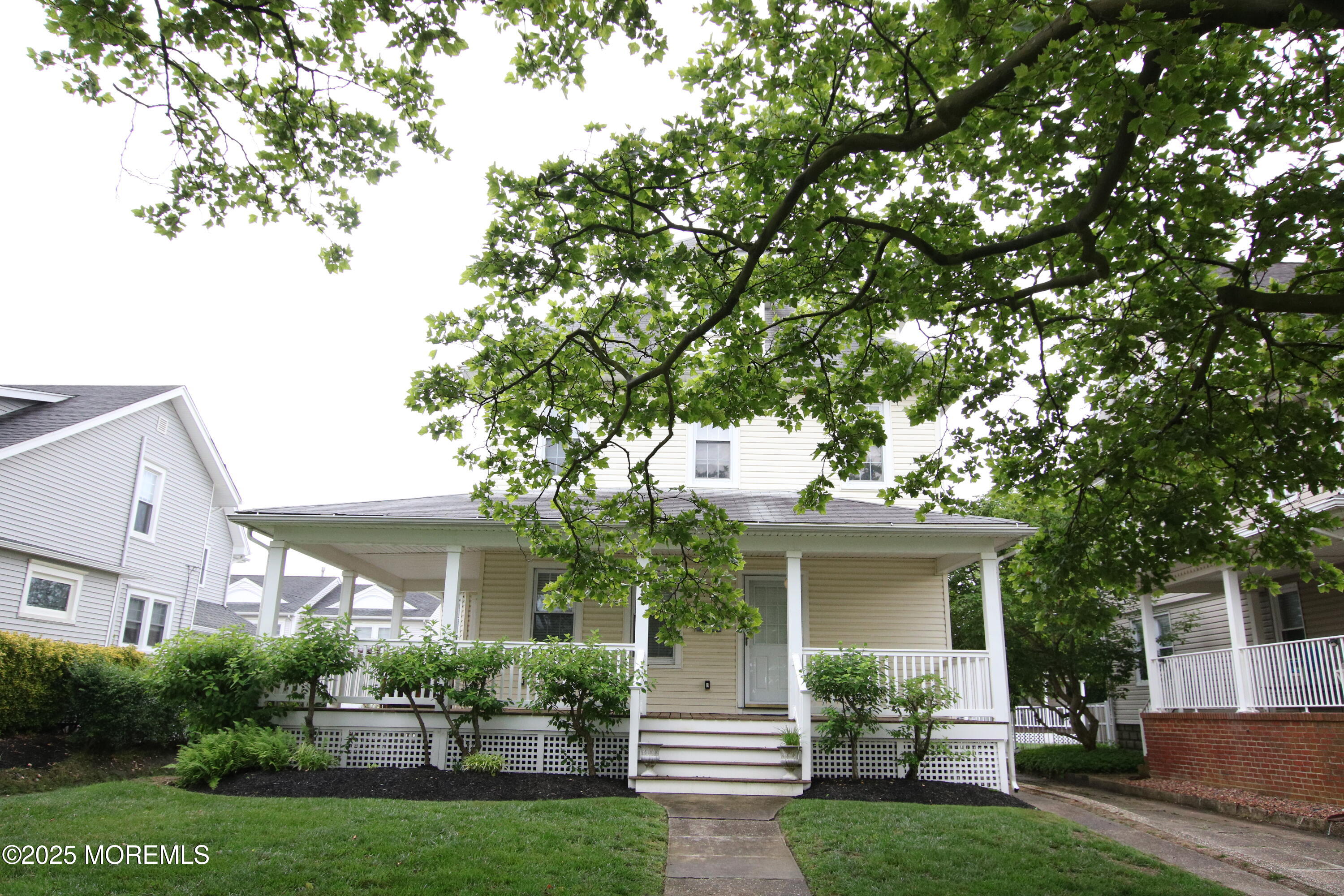 211 4th Avenue