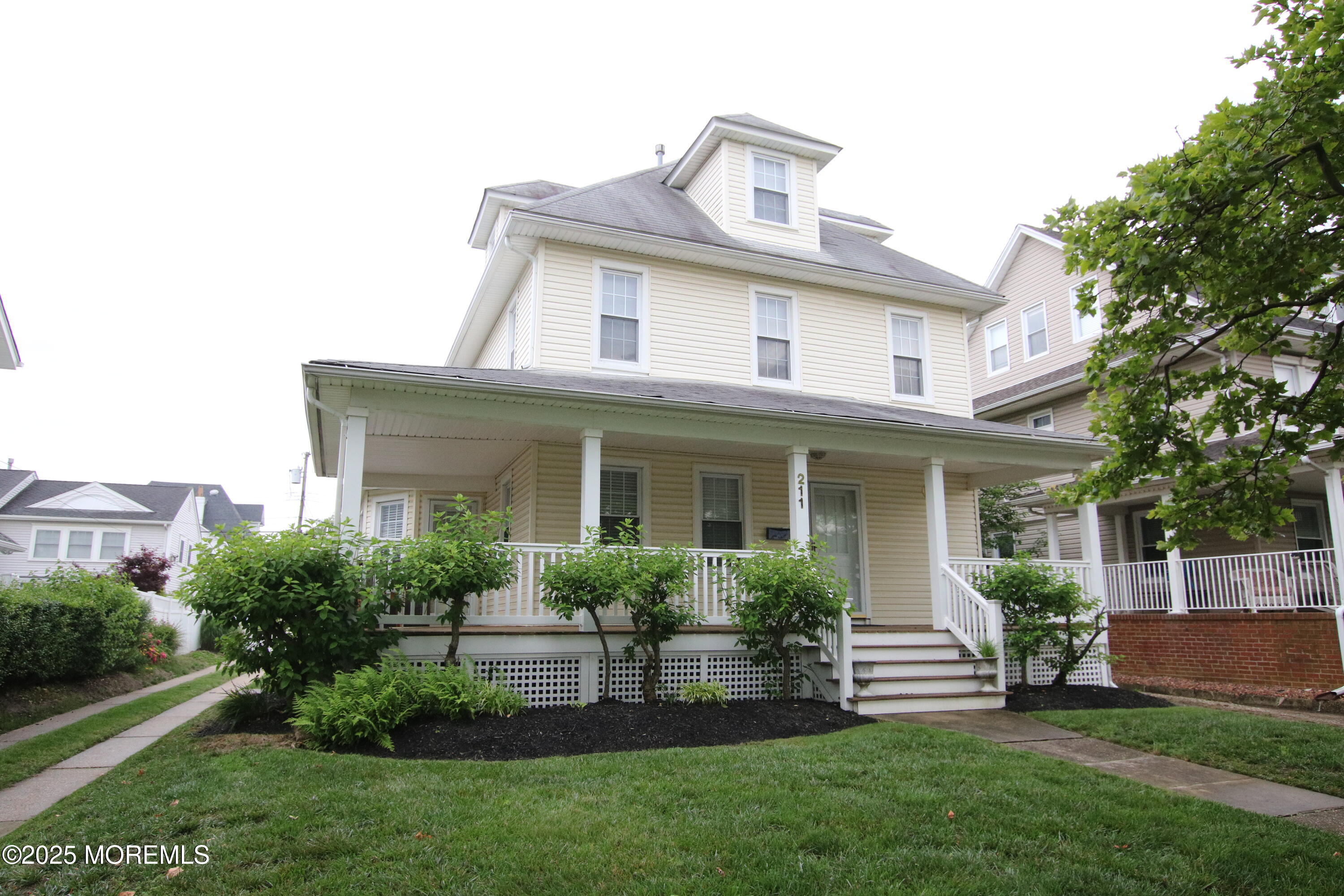 211 4th Avenue