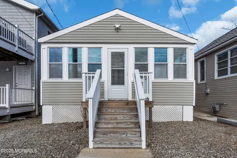MLS: 22506227