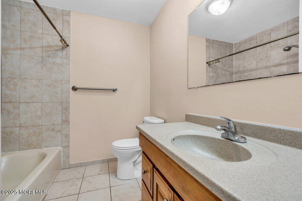 5 Plaza De Las Flores #C, Freehold, New Jersey image 13