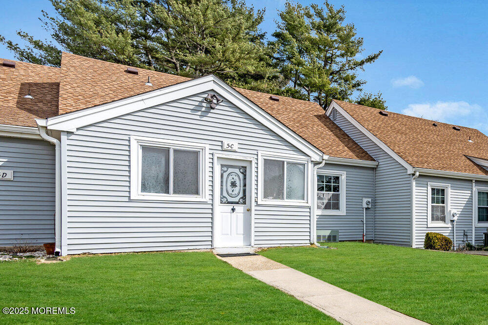 5 Plaza De Las Flores #C, Freehold, New Jersey image 4