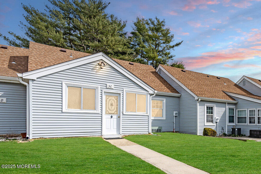 5 Plaza De Las Flores #C, Freehold, New Jersey image 1