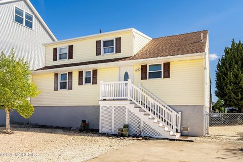 Photo of 710 Drum Point Road, Brick, NJ 08723 (MLS # 22530465)