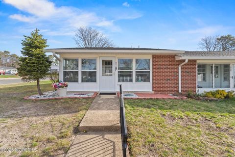 Condo For Sale - 874A Balmoral Court<br/> Ocean County, Lakewood, NJ 08701