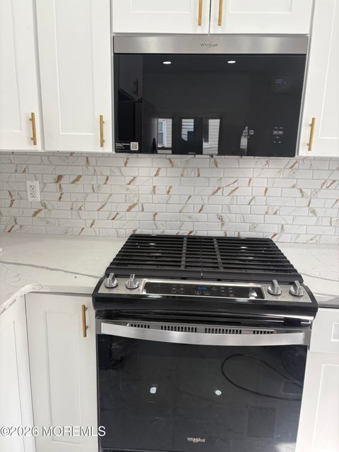 Photo of 25 Menlo Avenue, Metuchen, NJ 08840 (MLS # 22611230)