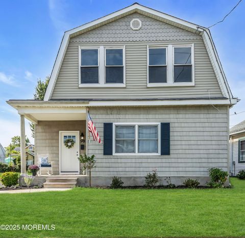98 Seabreeze Avenue Middletown NJ 07748