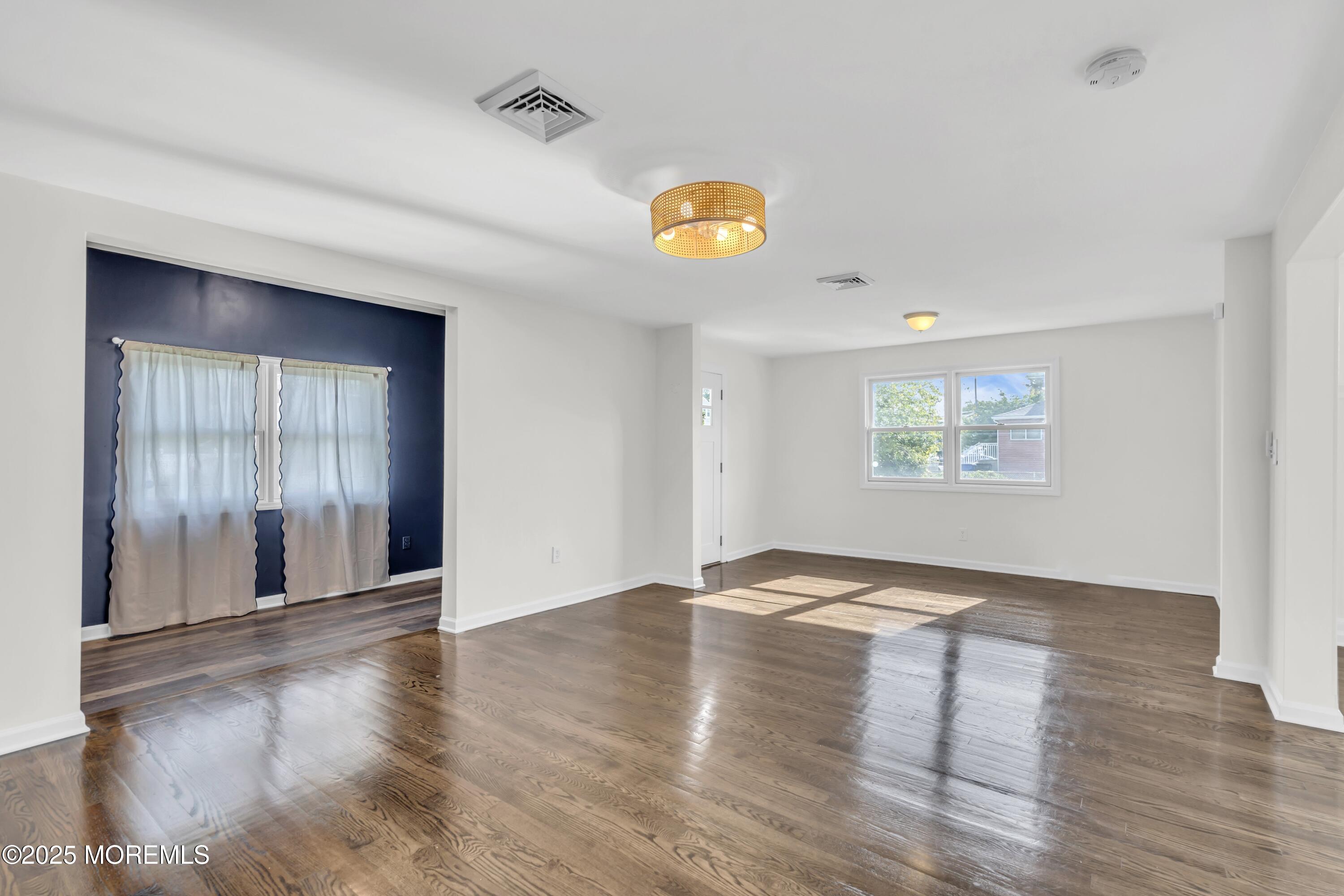 98 Seabreeze Avenue