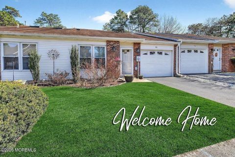 Condo For Sale - 192 Victoria Court<br/> Lakewood, NJ 08701