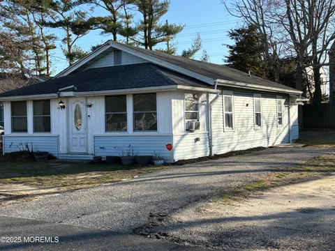 MLS: 22508376
