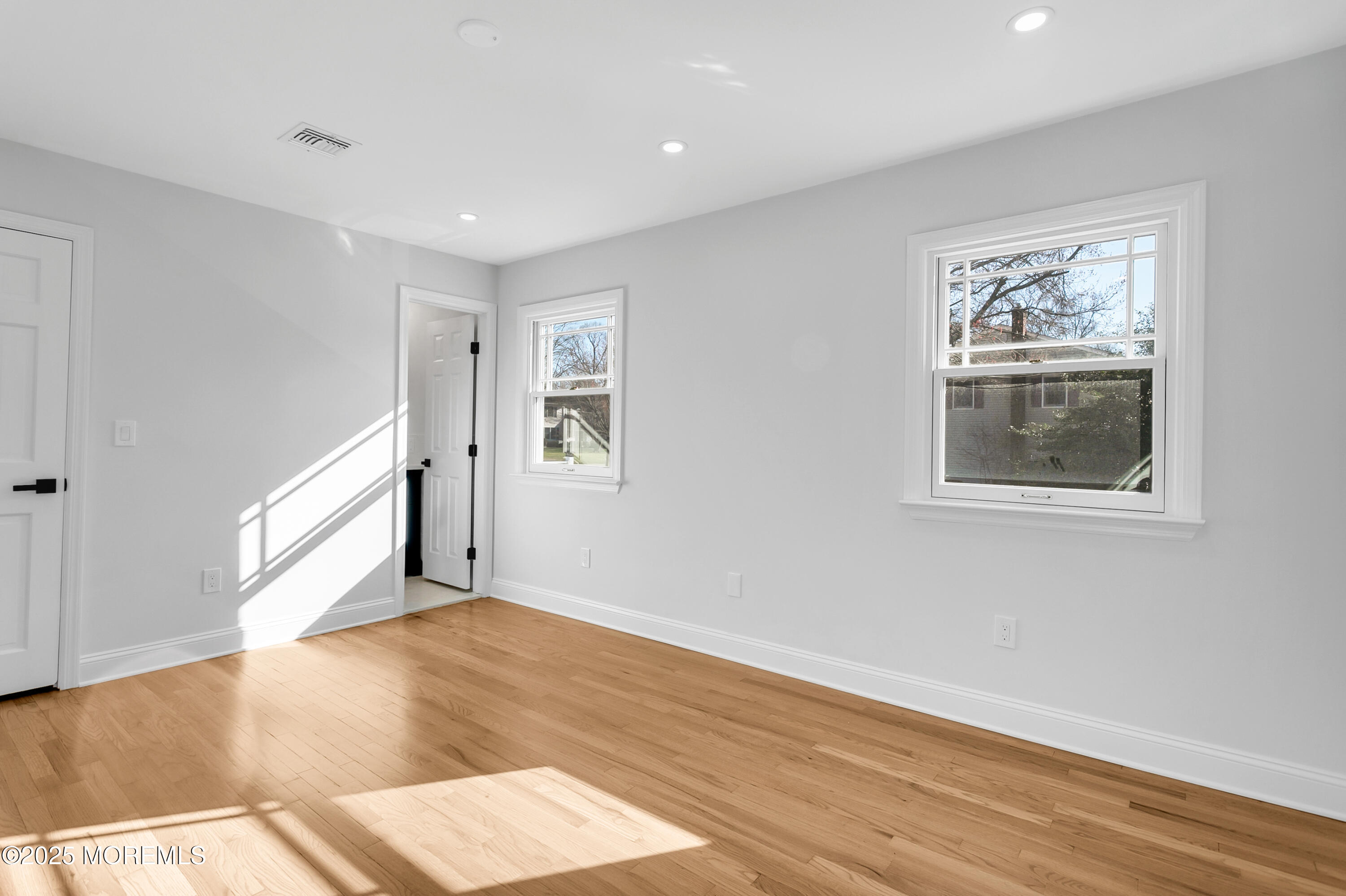 832 Nutswamp Road, Red Bank, New Jersey image 8