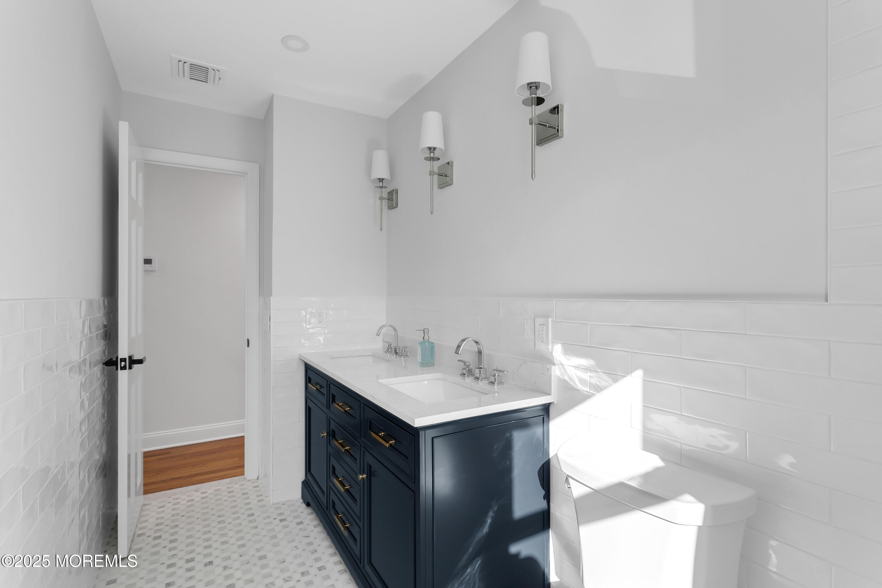 832 Nutswamp Road, Red Bank, New Jersey image 15