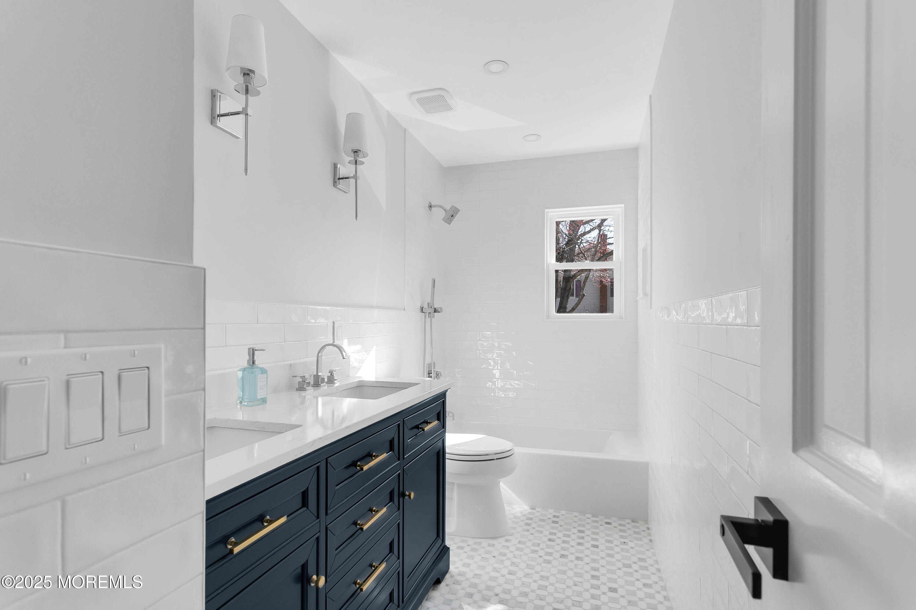 832 Nutswamp Road, Red Bank, New Jersey image 14