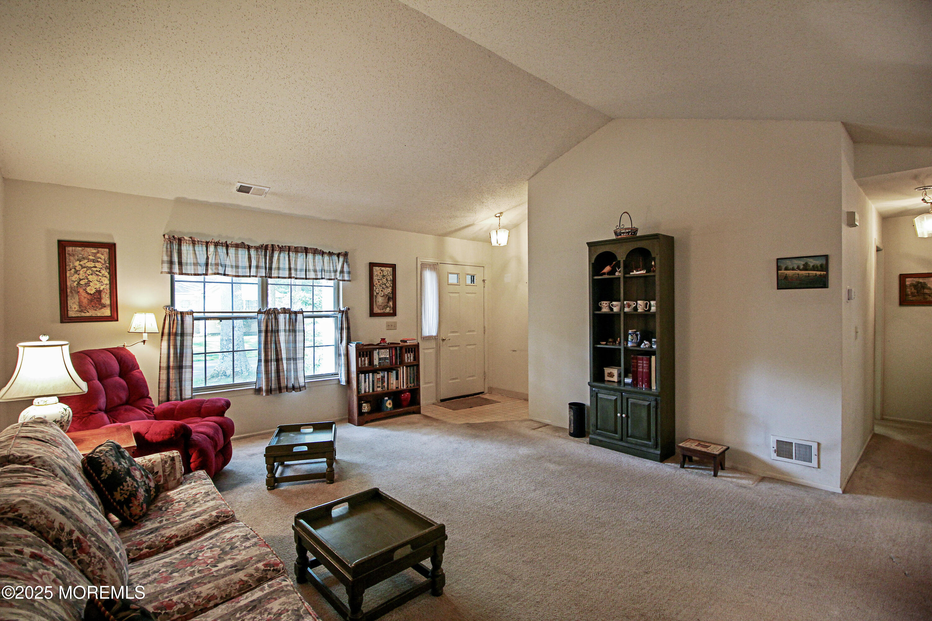 612 Petunia Lane S
