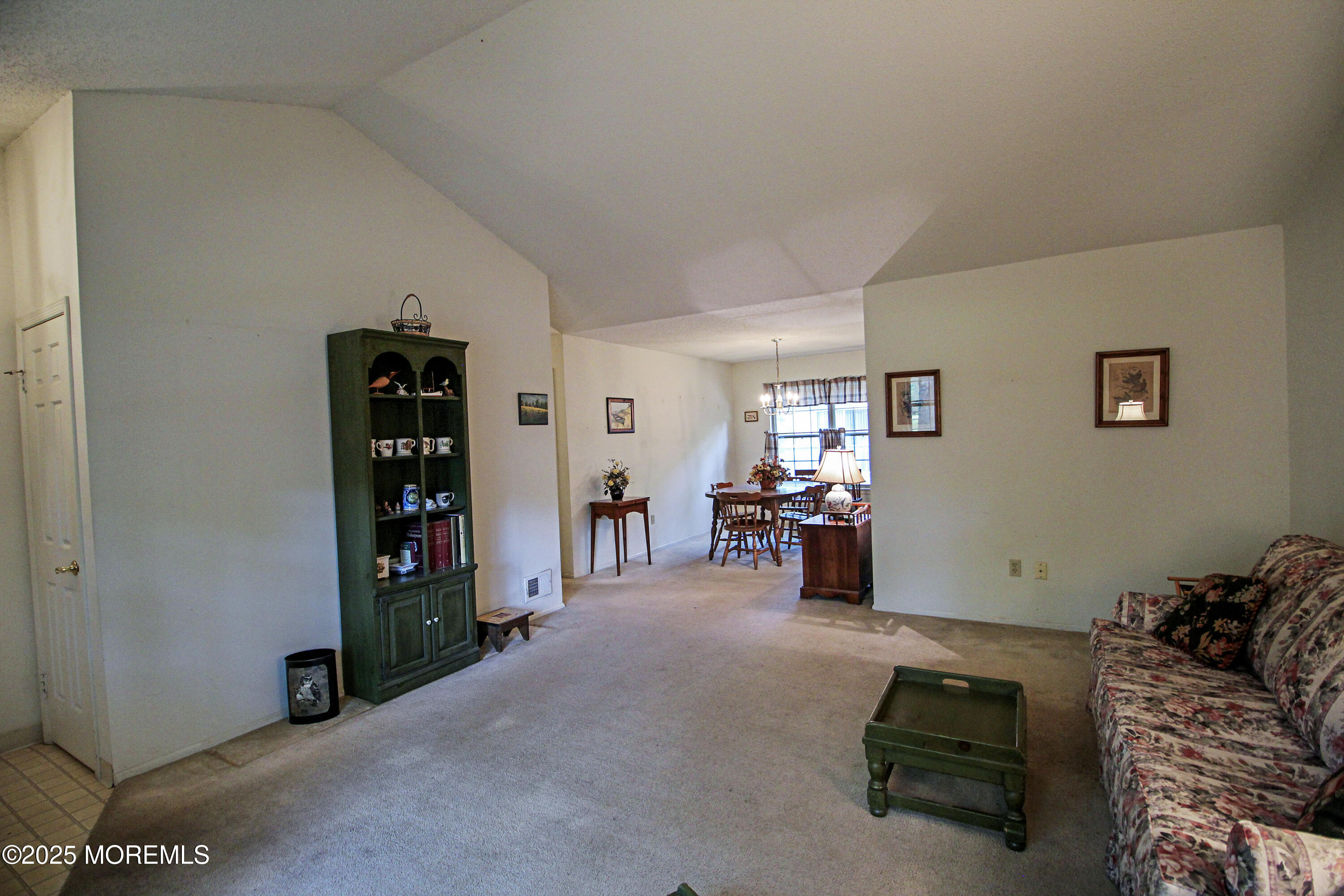 612 Petunia Lane S