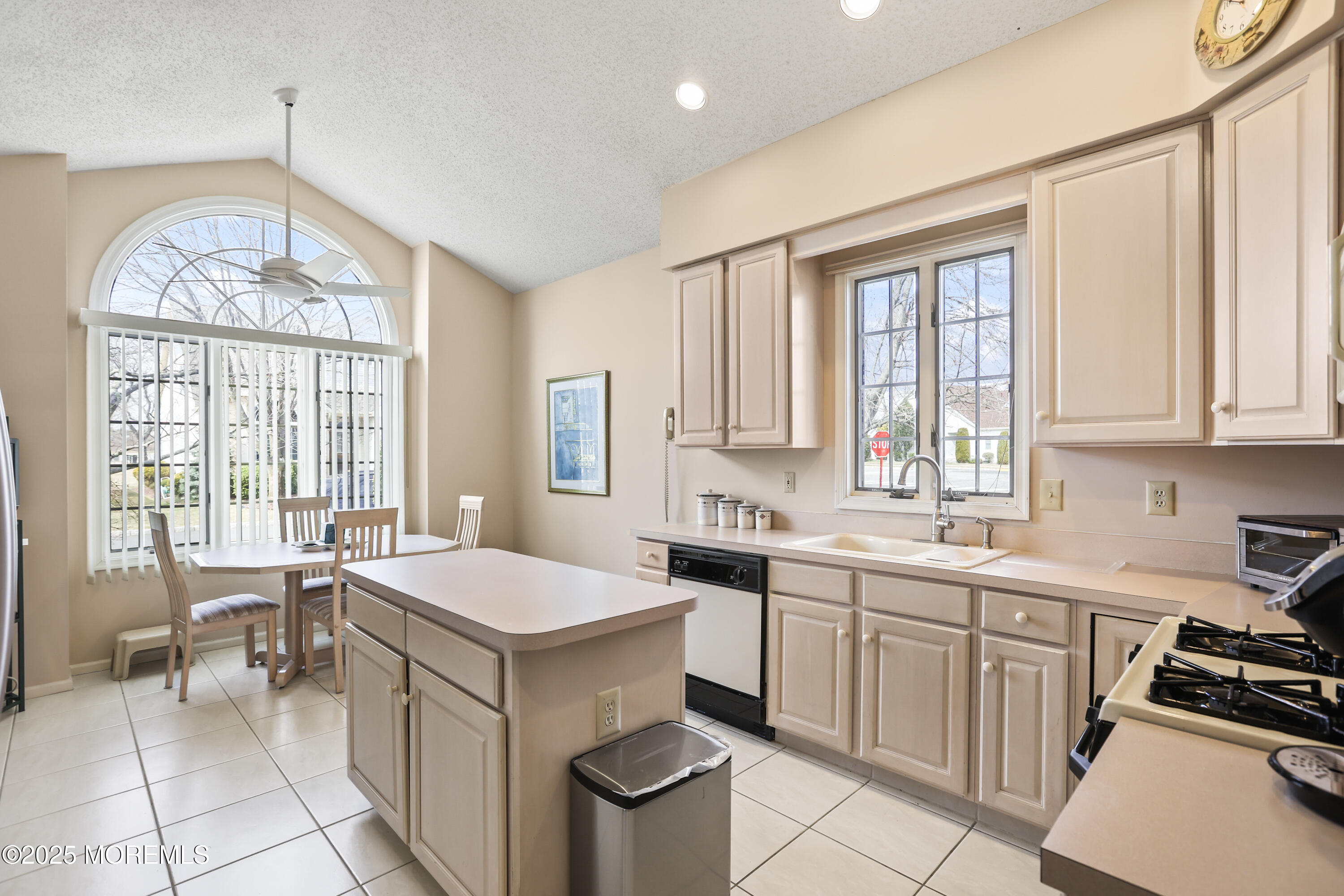 114 Leeds Lane, Monroe Township, New Jersey image 3