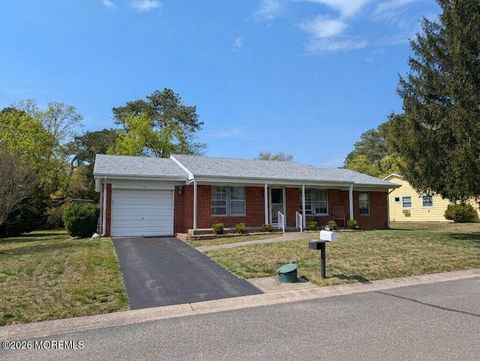 Homes For Sale - 29 Moccasin Drive<br/> Ocean County, Whiting, NJ 08759