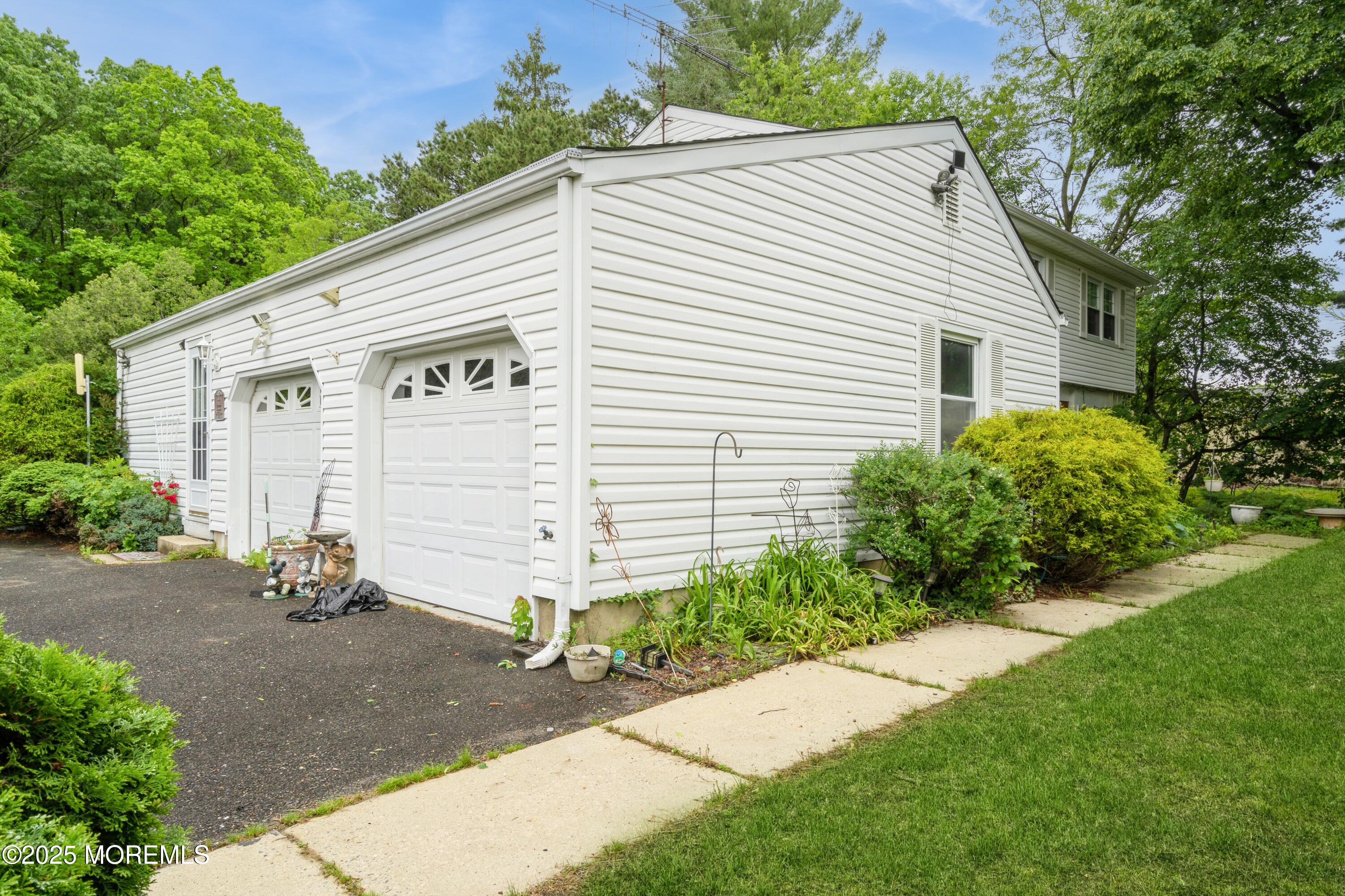 36 Merion Drive, Manalapan, New Jersey image 19