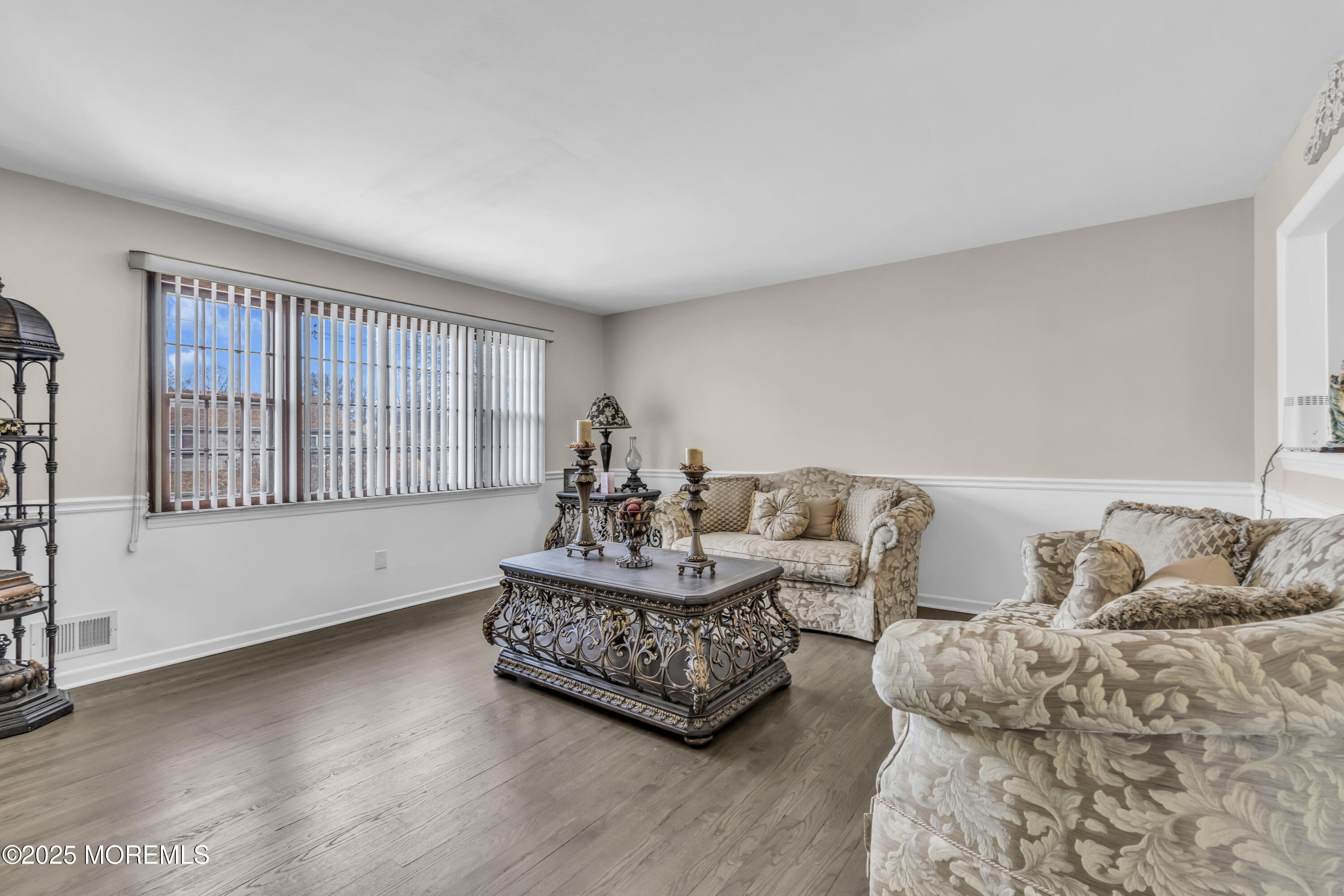 8 Leocadia Court, Hazlet, New Jersey image 3