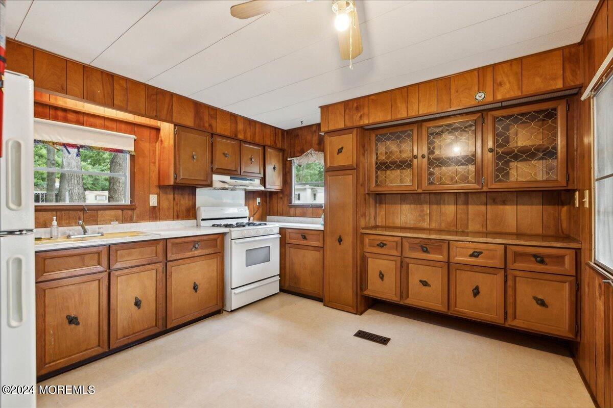 Toms River, New Jersey 08755, United States, 2 Bedrooms Bedrooms, ,1 BathroomBathrooms,Residential,Active,44674