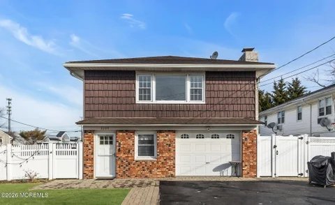 MLS: 22628800