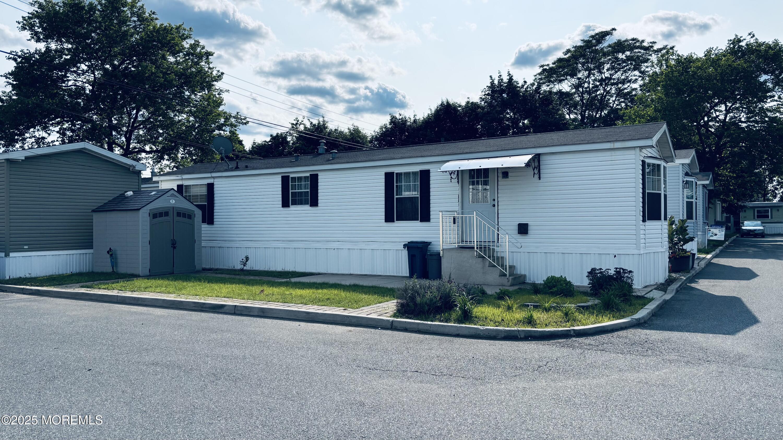 6 Monique Circle, Hazlet, New Jersey image 1