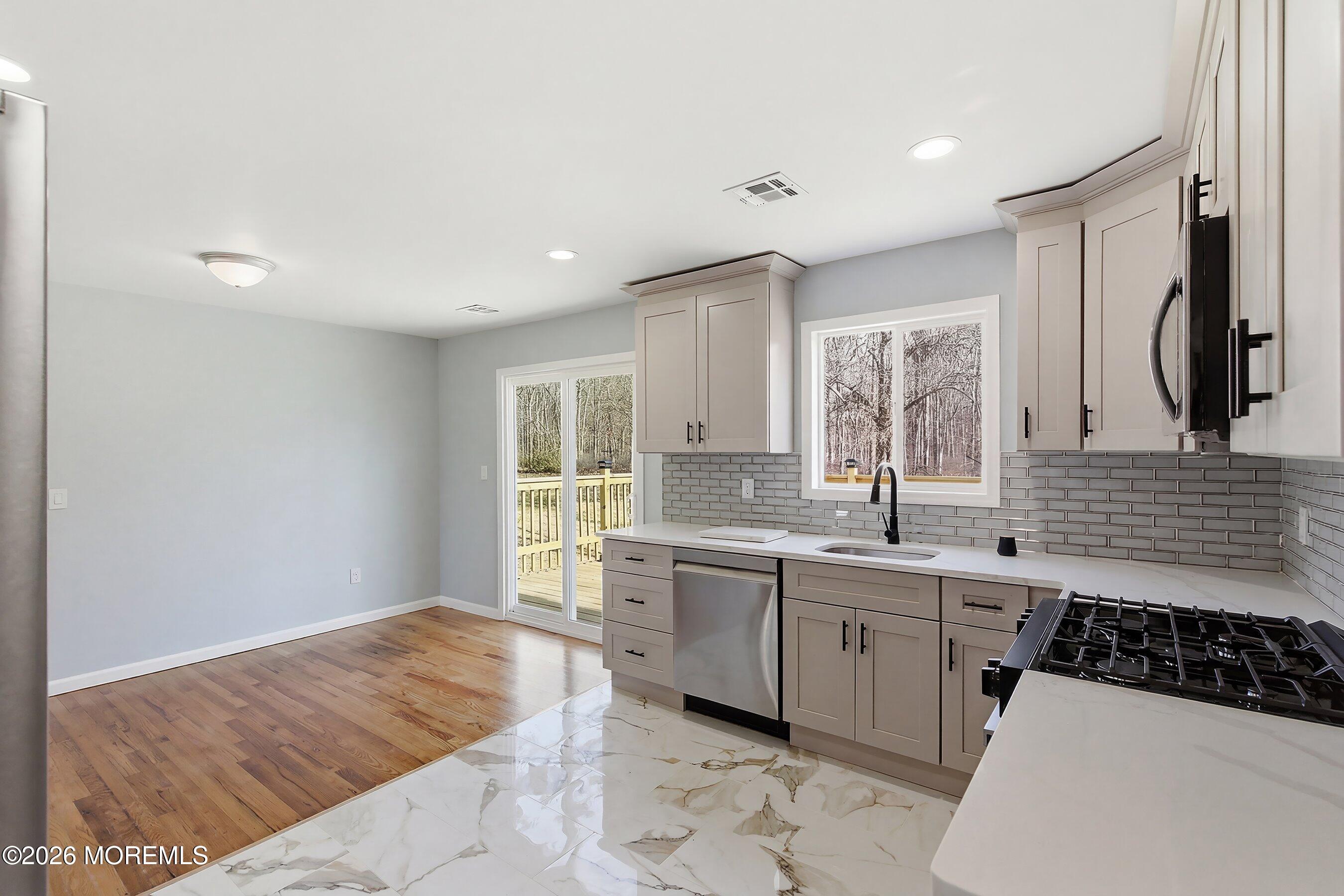 39 Blue Jay Drive