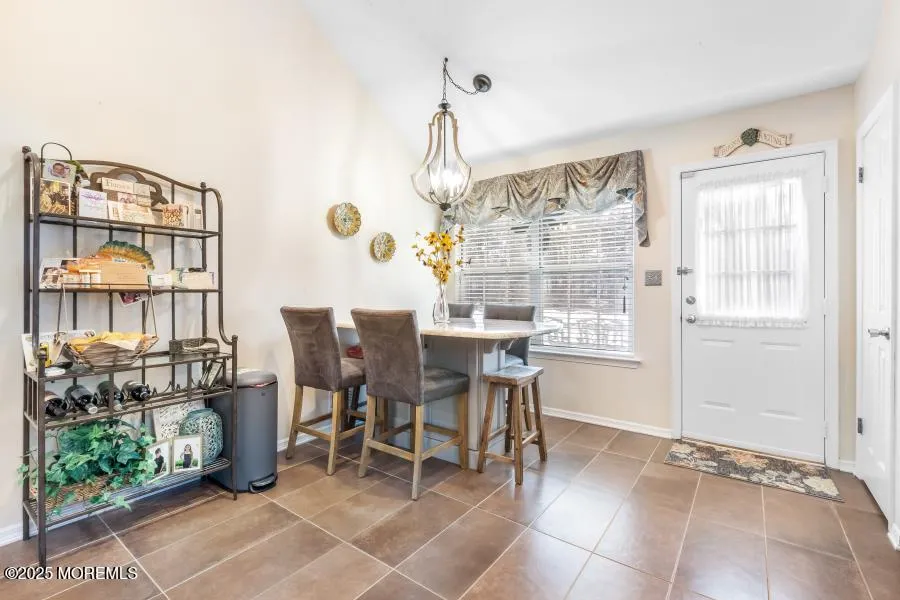 Manalapan, New Jersey 07726, United States, 3 Bedrooms Bedrooms, ,3 BathroomsBathrooms,Residential,Pending,3955