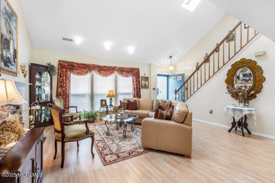 Manalapan, New Jersey 07726, United States, 3 Bedrooms Bedrooms, ,3 BathroomsBathrooms,Residential,Pending,3955