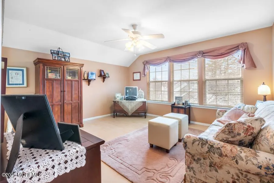 Manalapan, New Jersey 07726, United States, 3 Bedrooms Bedrooms, ,3 BathroomsBathrooms,Residential,Pending,3955