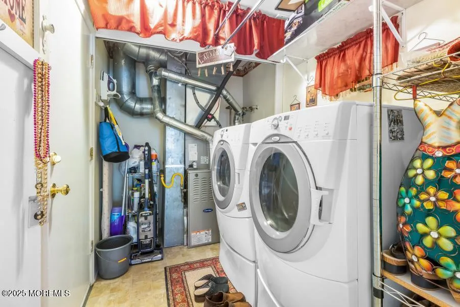 Manalapan, New Jersey 07726, United States, 3 Bedrooms Bedrooms, ,3 BathroomsBathrooms,Residential,Pending,3955