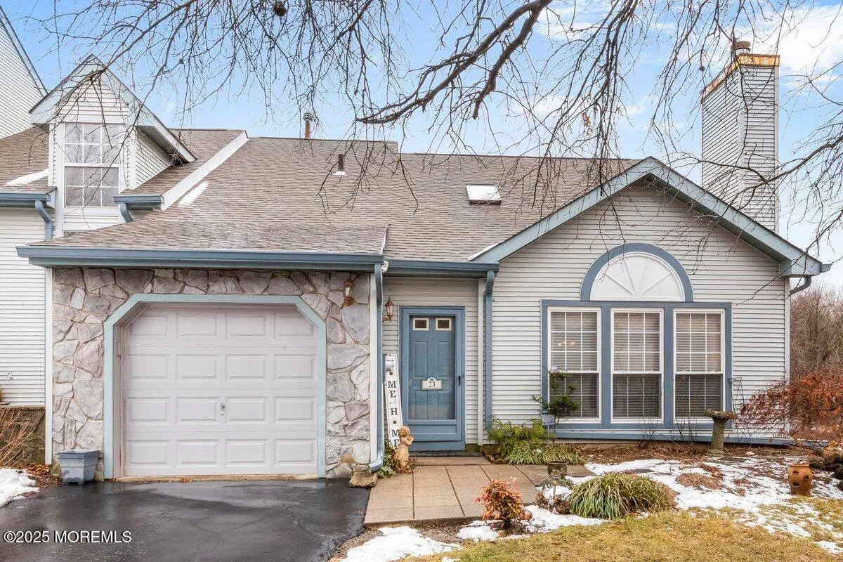 Manalapan, New Jersey 07726, United States, 3 Bedrooms Bedrooms, ,3 BathroomsBathrooms,Residential,Pending,3955