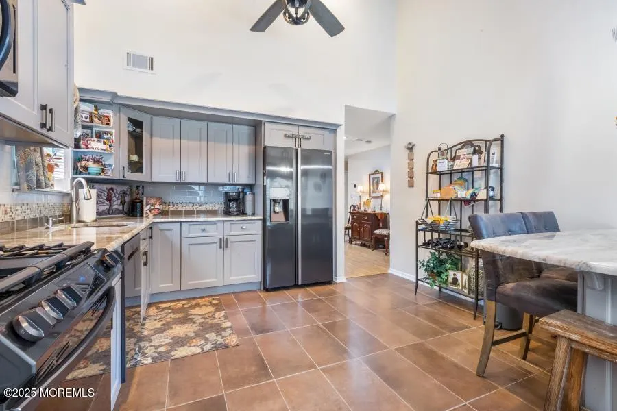 Manalapan, New Jersey 07726, United States, 3 Bedrooms Bedrooms, ,3 BathroomsBathrooms,Residential,Pending,3955