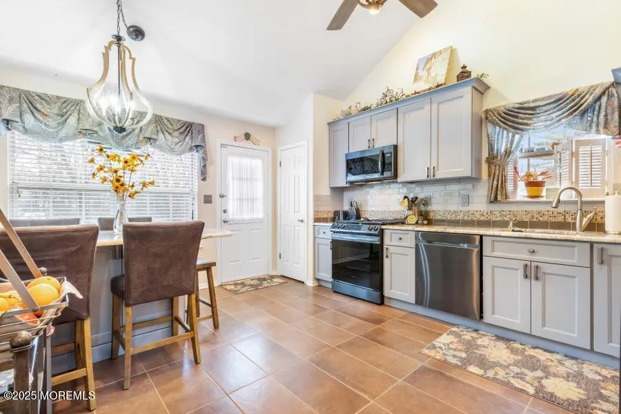 Manalapan, New Jersey 07726, United States, 3 Bedrooms Bedrooms, ,3 BathroomsBathrooms,Residential,Pending,3955