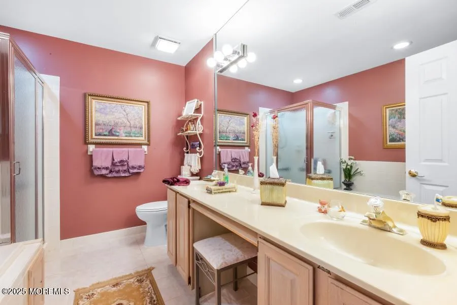 Manalapan, New Jersey 07726, United States, 3 Bedrooms Bedrooms, ,3 BathroomsBathrooms,Residential,Pending,3955