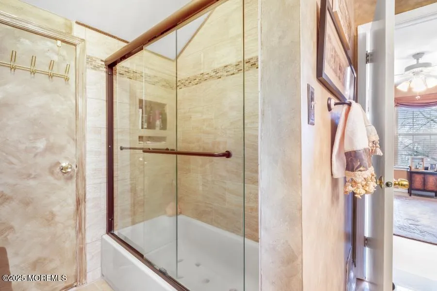 Manalapan, New Jersey 07726, United States, 3 Bedrooms Bedrooms, ,3 BathroomsBathrooms,Residential,Pending,3955