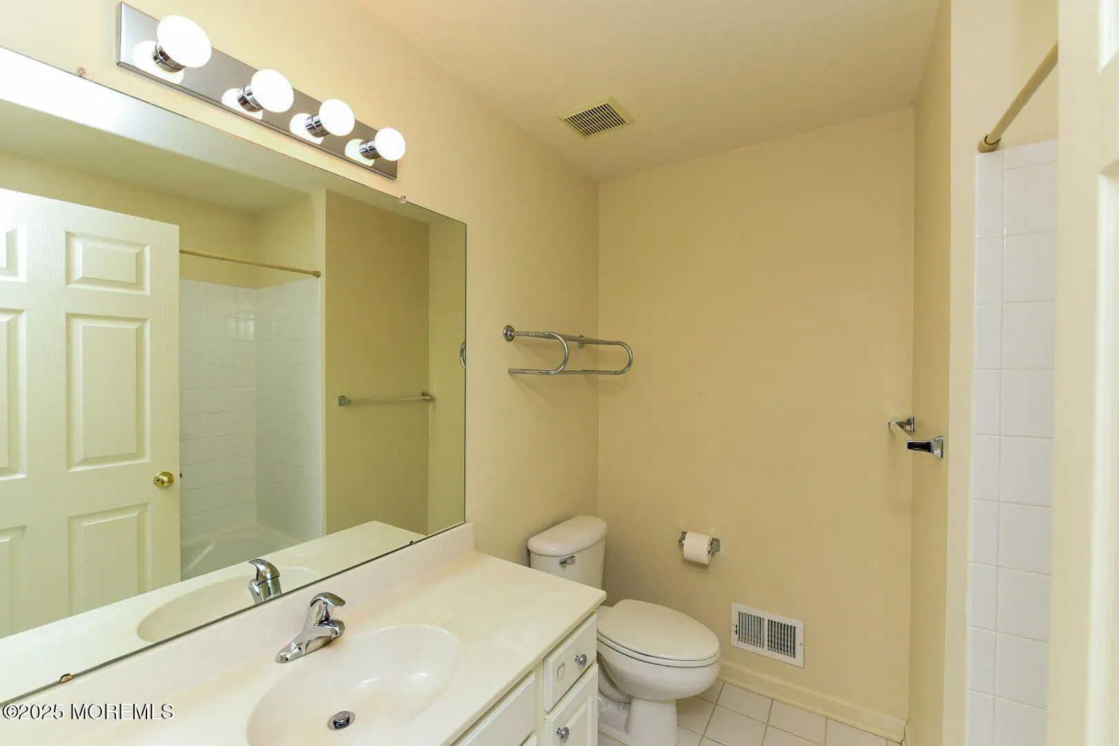 Middletown, New Jersey 07748, United States, 3 Bedrooms Bedrooms, ,3 BathroomsBathrooms,Residential,Active,161352