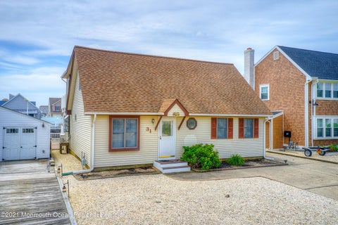 Homes For Rent - 31 Peggy Lane<br/> Manahawkin, NJ 08050
