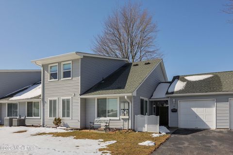 Condo For Sale - 37 Amy Court<br/> Brick, NJ 08724