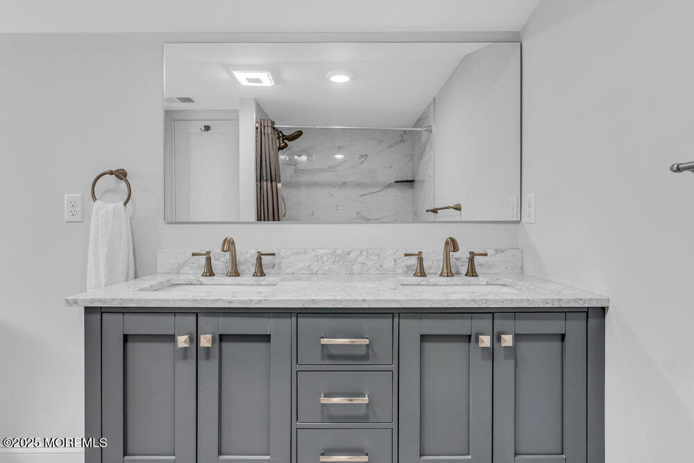 4 W Lake Road, Red Bank, New Jersey image 33