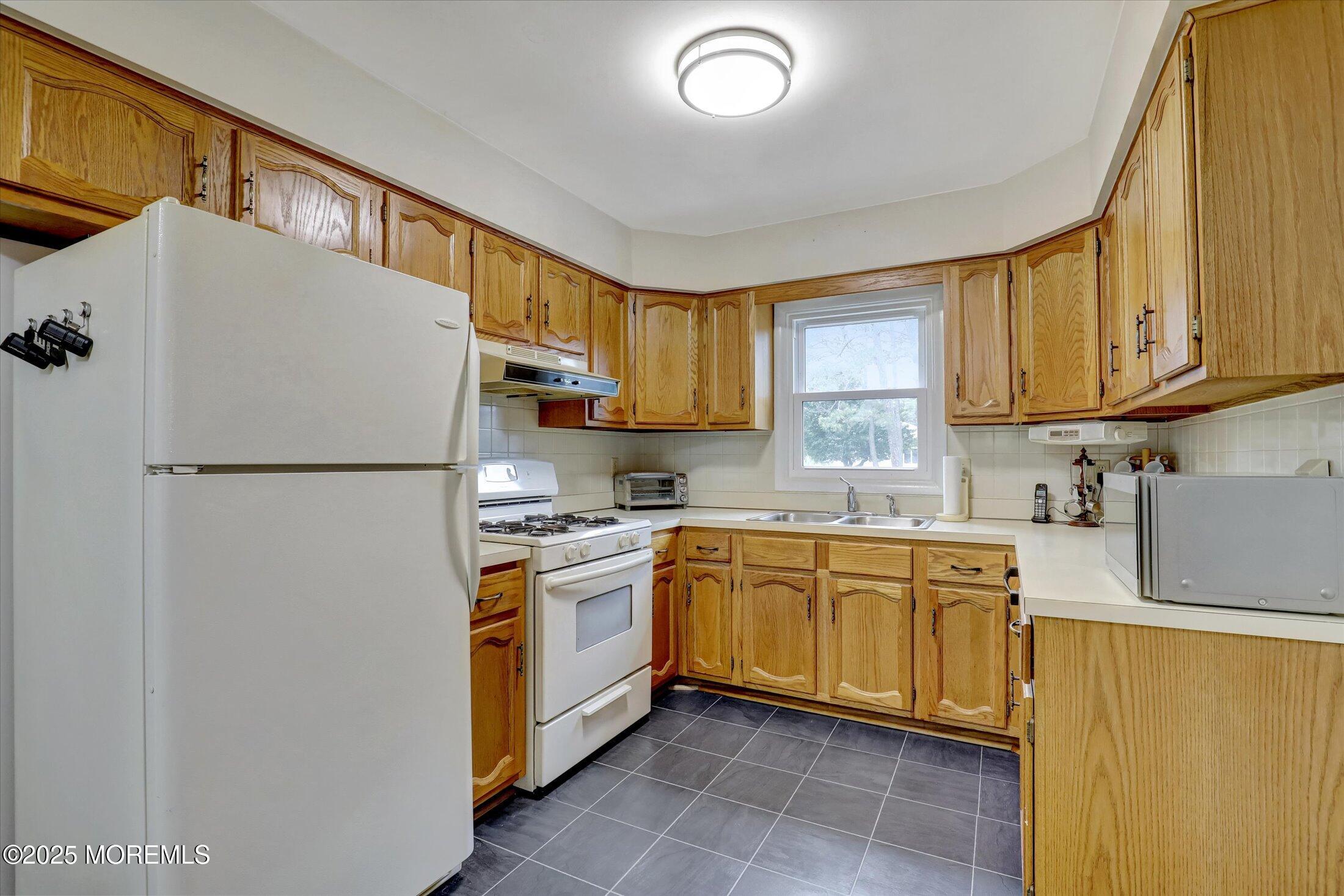 266 Westbrook Drive, Toms River, New Jersey image 16