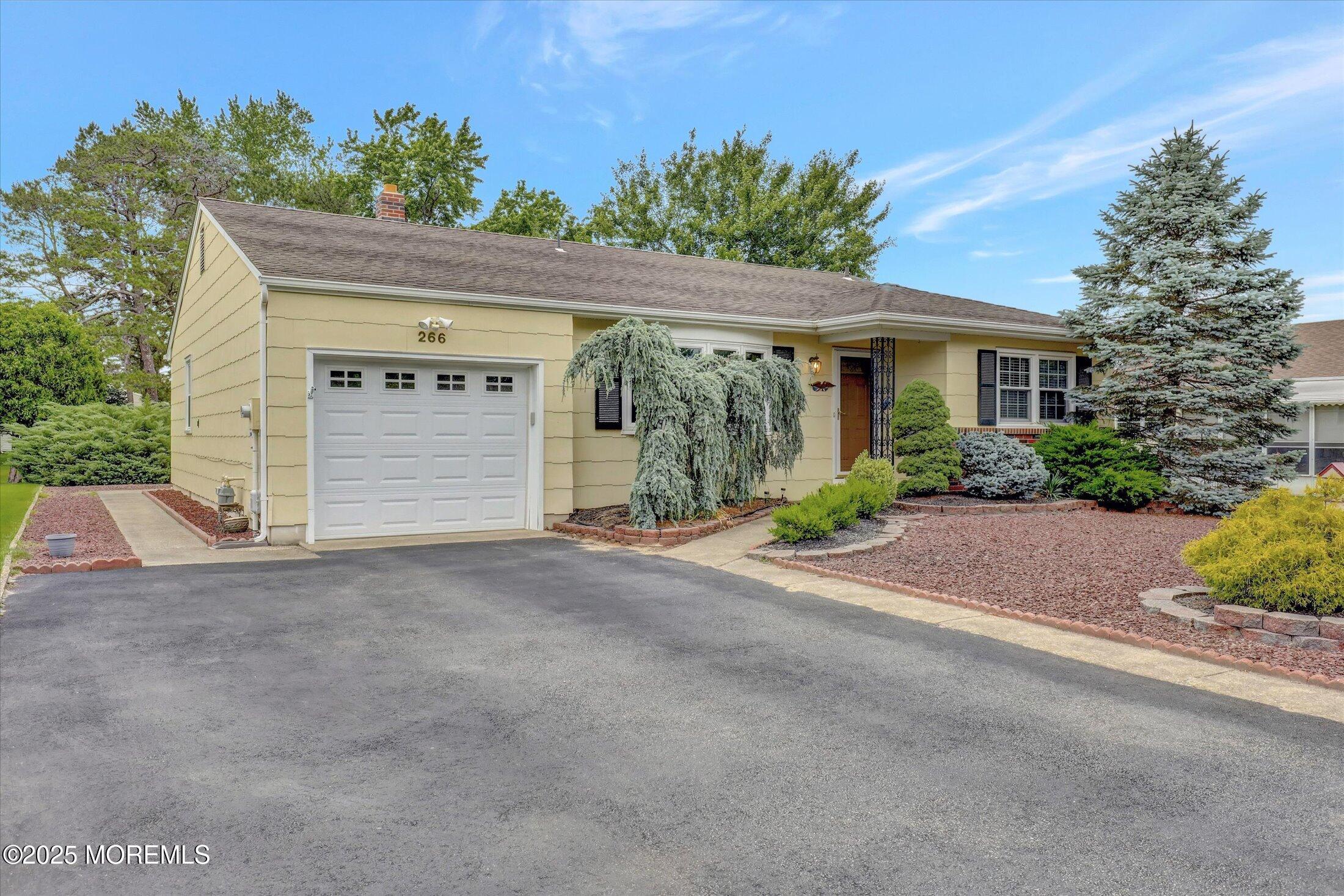 266 Westbrook Drive, Toms River, New Jersey image 4