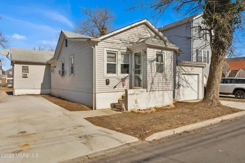 821 Center Street, Union Beach, NJ 07735 - MLS#: 22505613