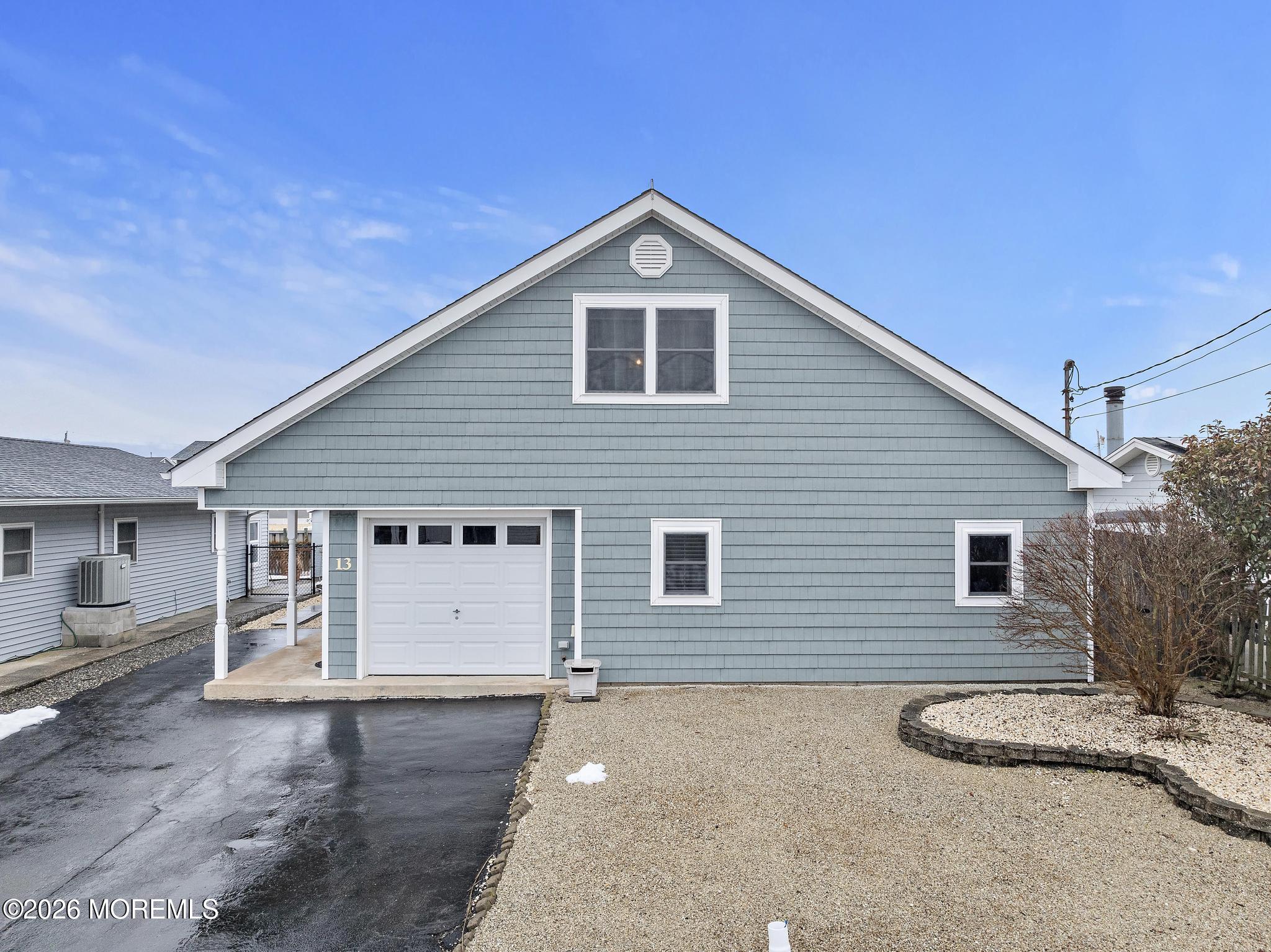 13 S Los Angeles Drive