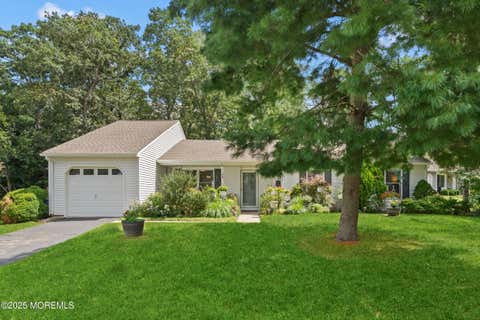 Homes For Sale - 7 Lamp Post Court<br/> Howell, NJ 07731