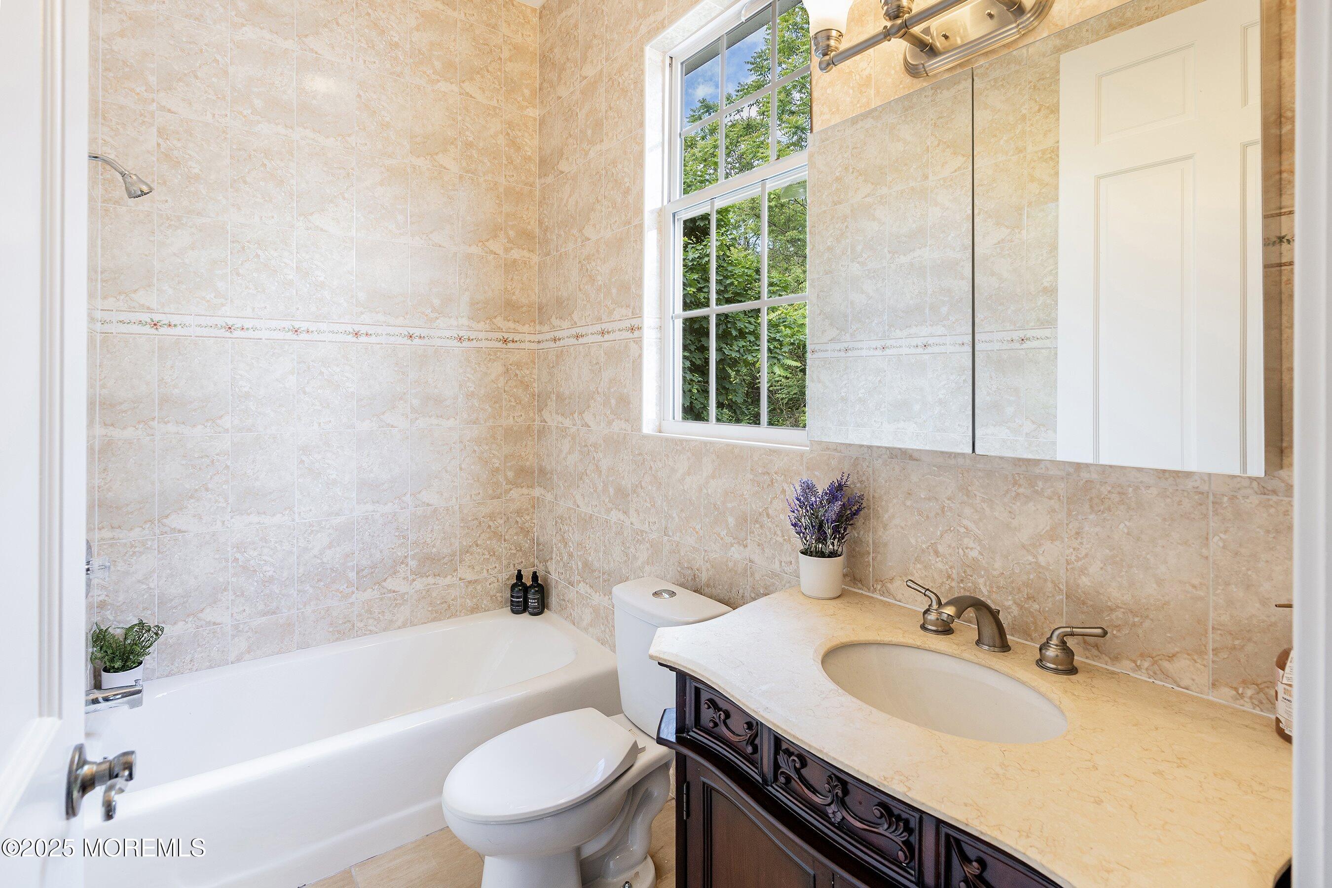 35 Sweetmans Lane, Manalapan, New Jersey image 10