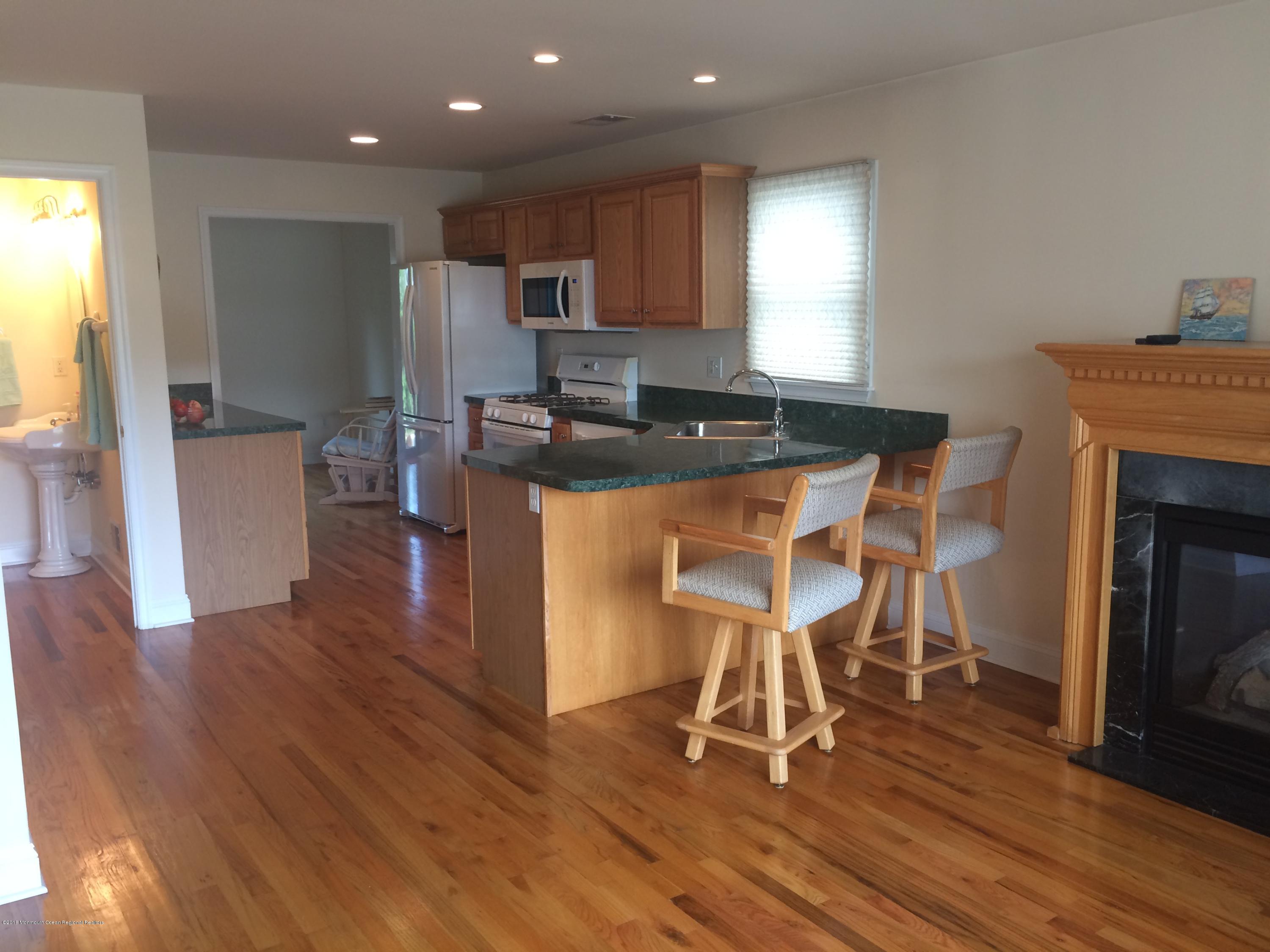508 Lake Terrace