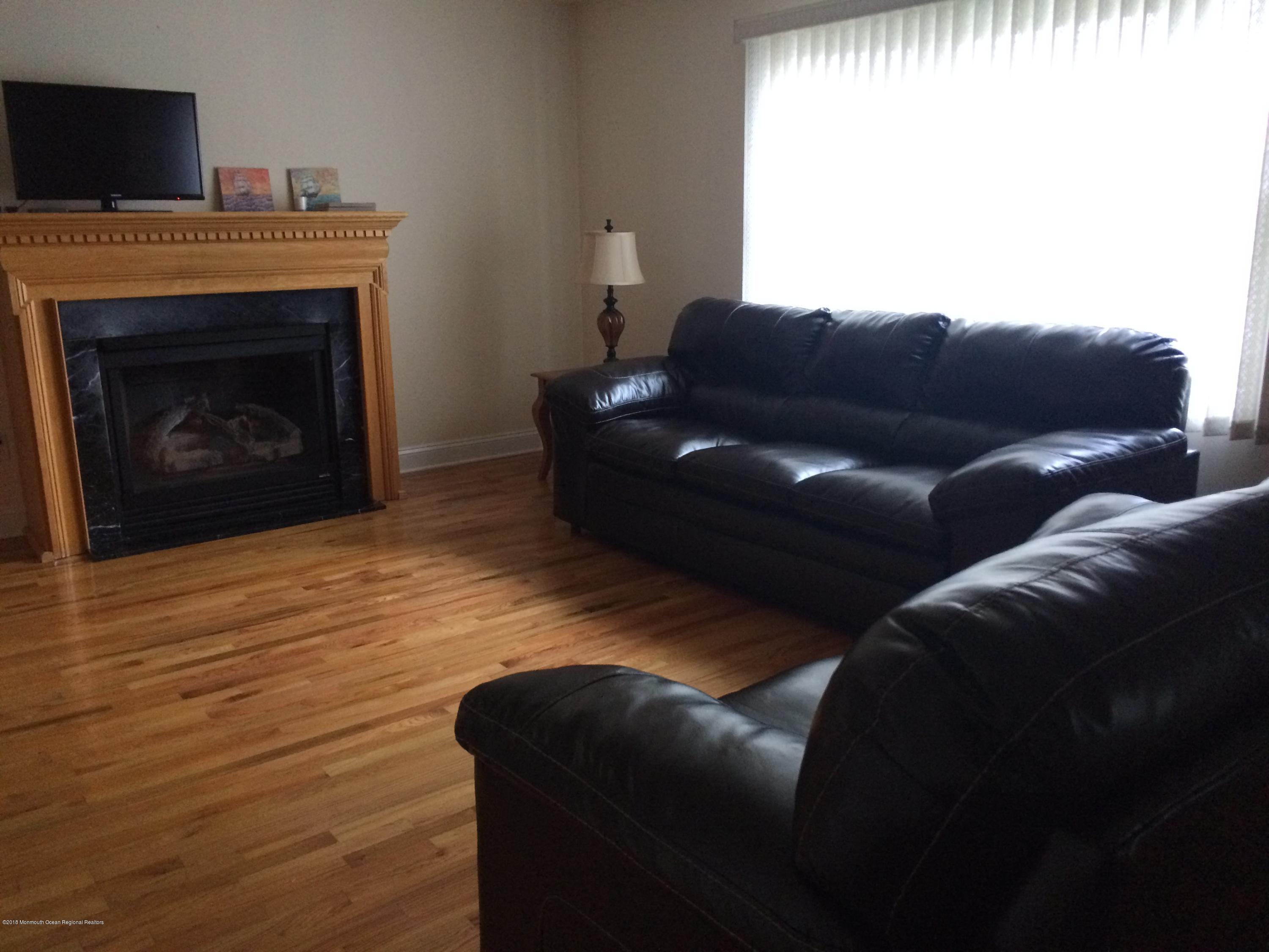 508 Lake Terrace