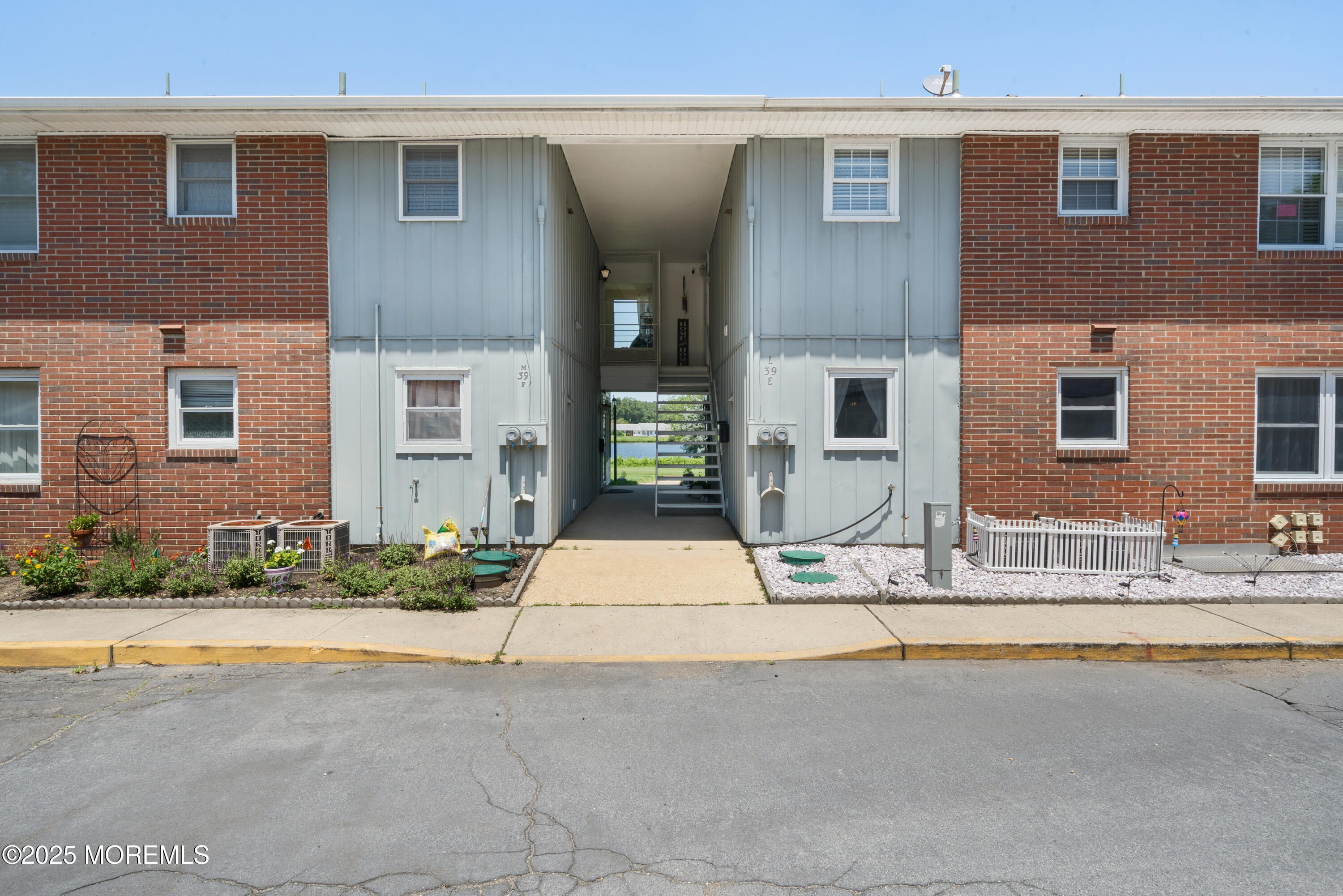 39 Cambridge Court E